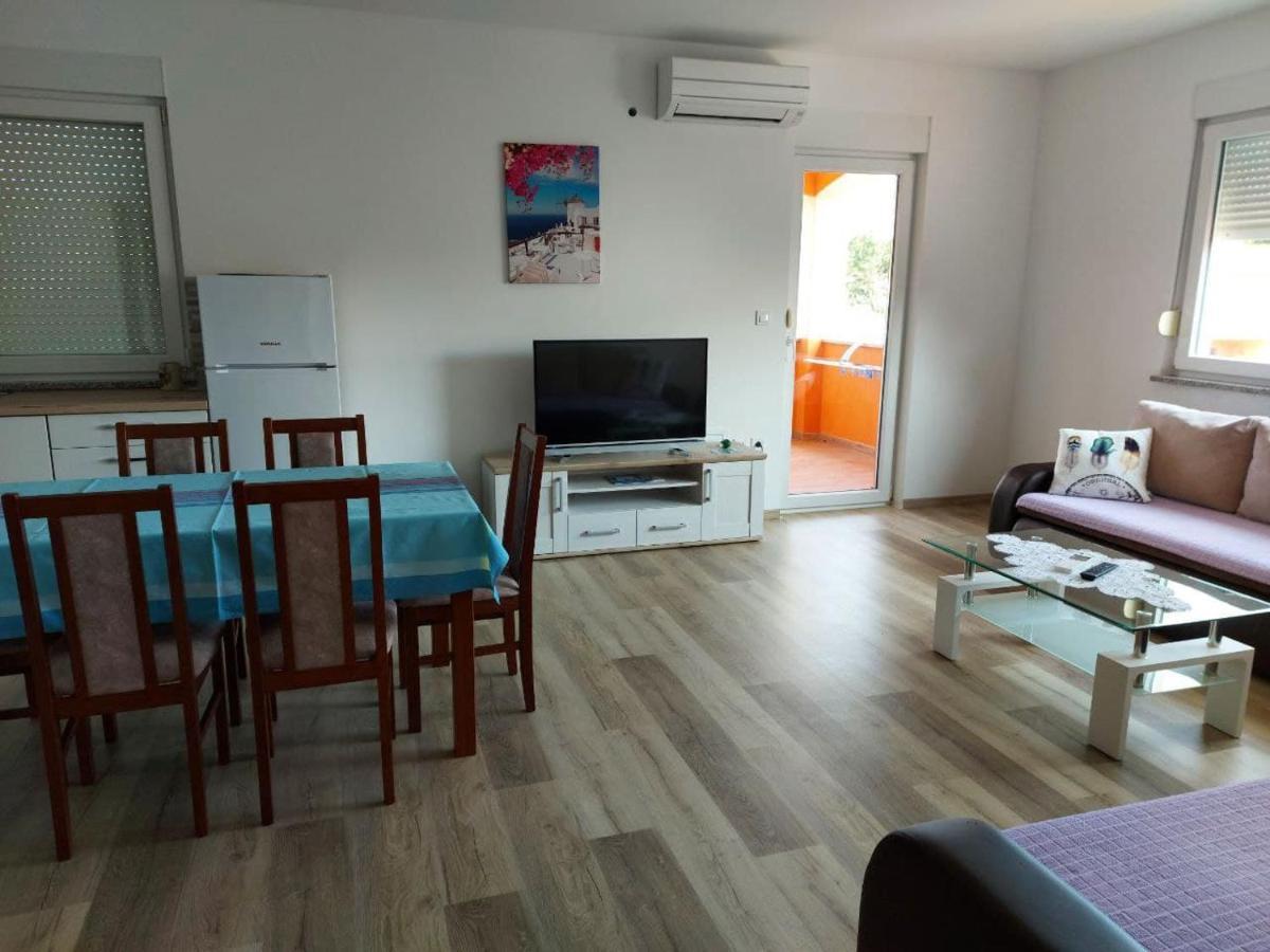 Bluegum Apartments Liznjan Bagian luar foto