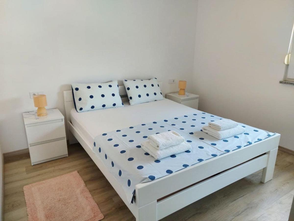 Bluegum Apartments Liznjan Bagian luar foto